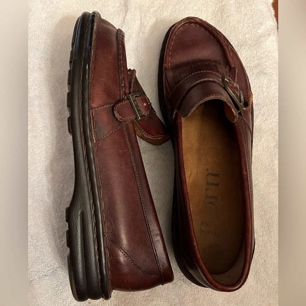 Born Women's Flats Loafers in Brown